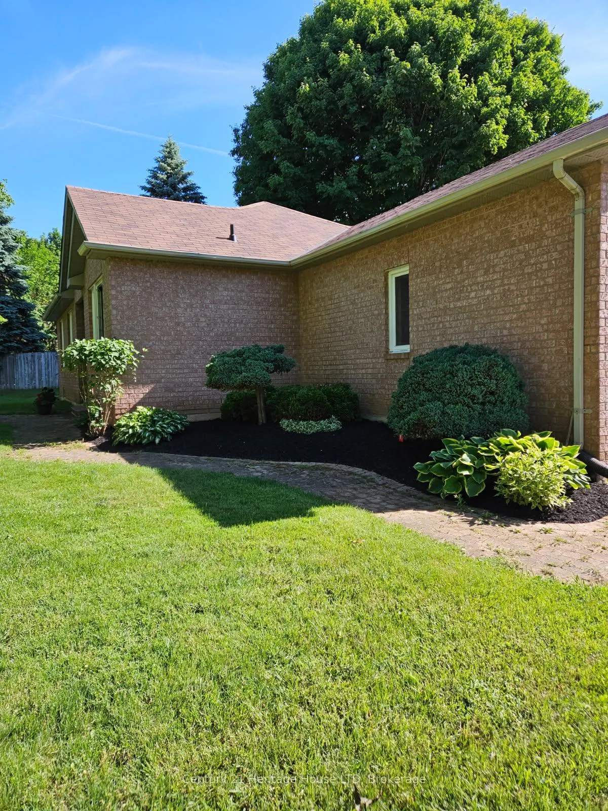 Photo 3 of 17 Meadowbrook Lane, Pelham, Fonthill — HOMEH