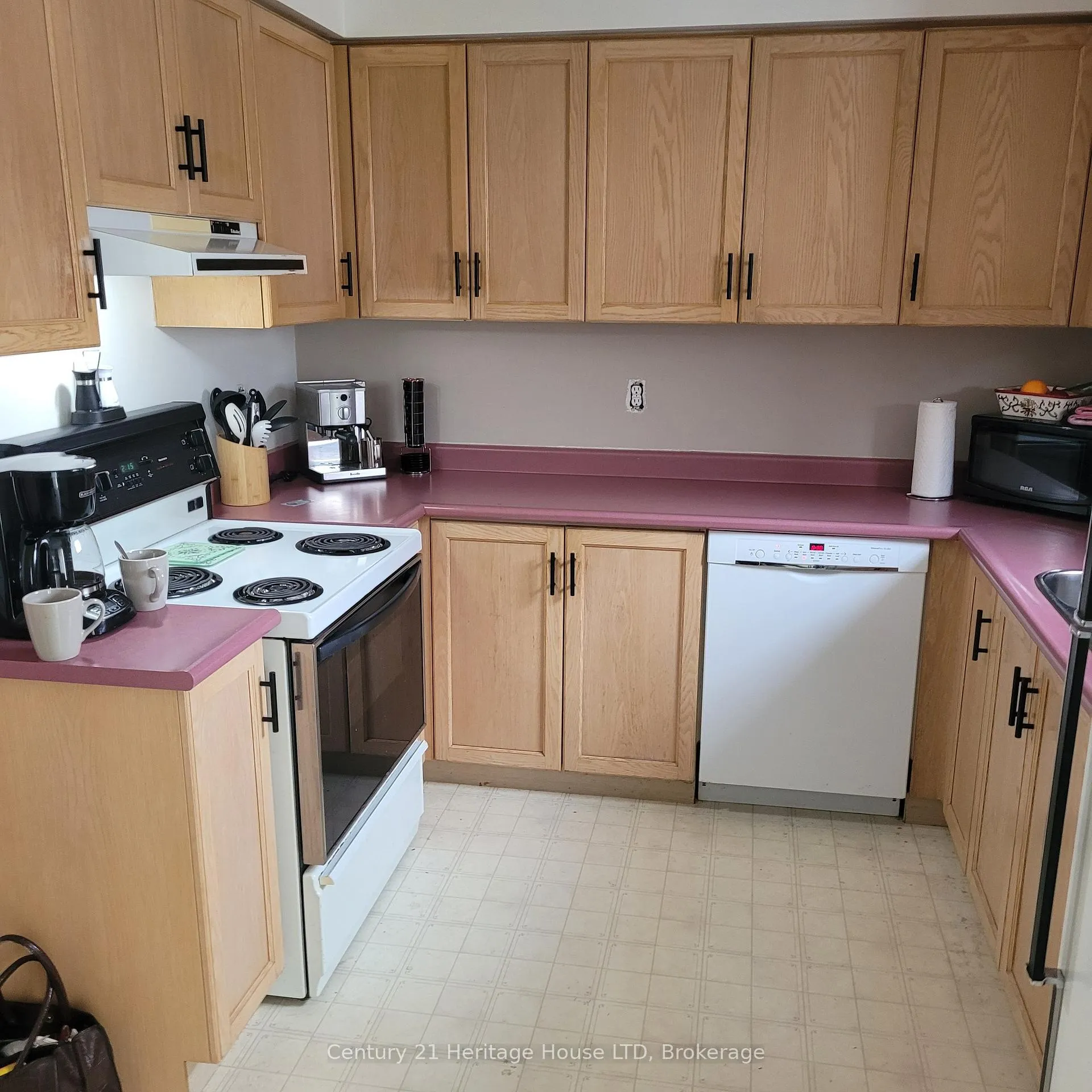 Photo 7 of 17 Meadowbrook Lane, Pelham, Fonthill — HOMEH
