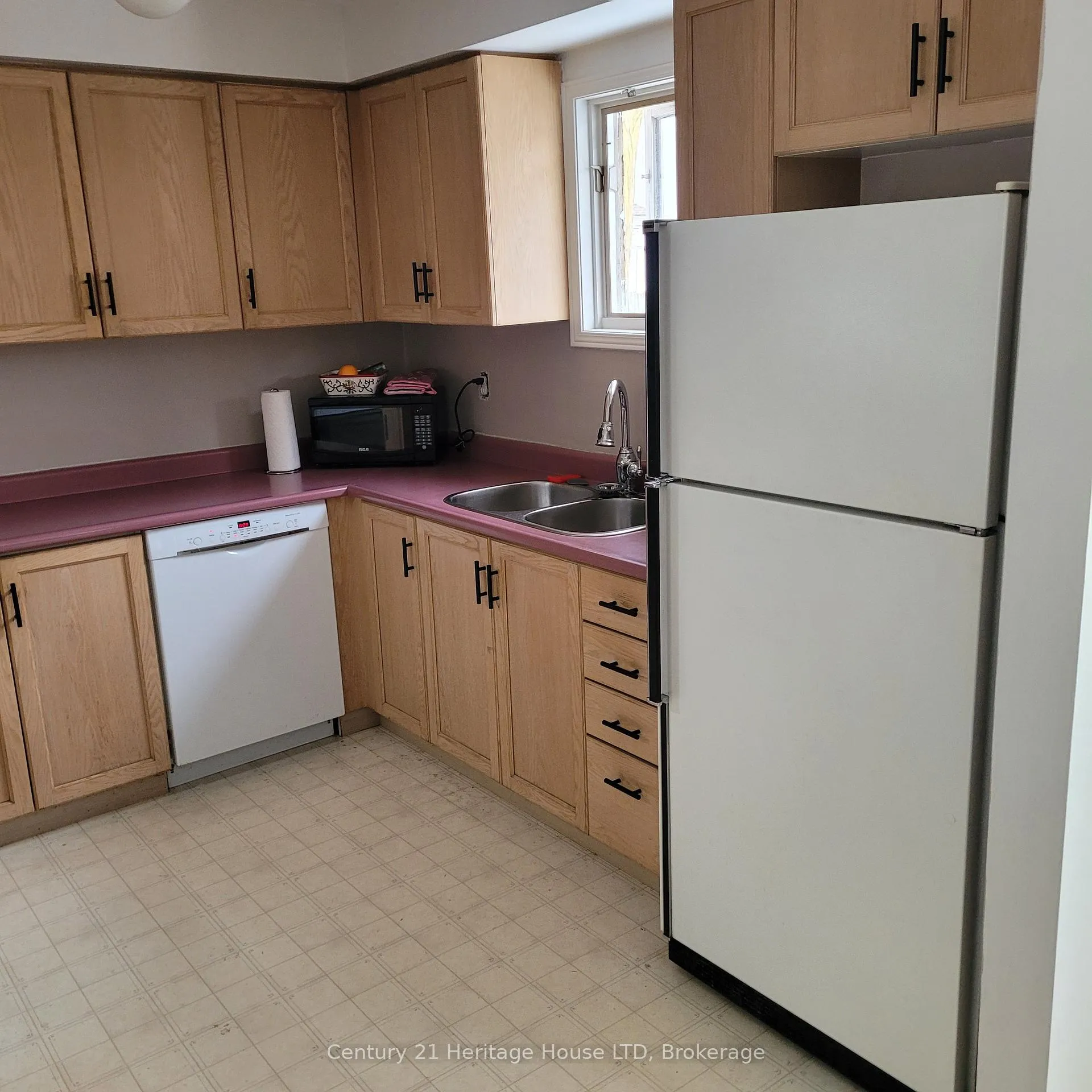 Photo 8 of 17 Meadowbrook Lane, Pelham, Fonthill — HOMEH