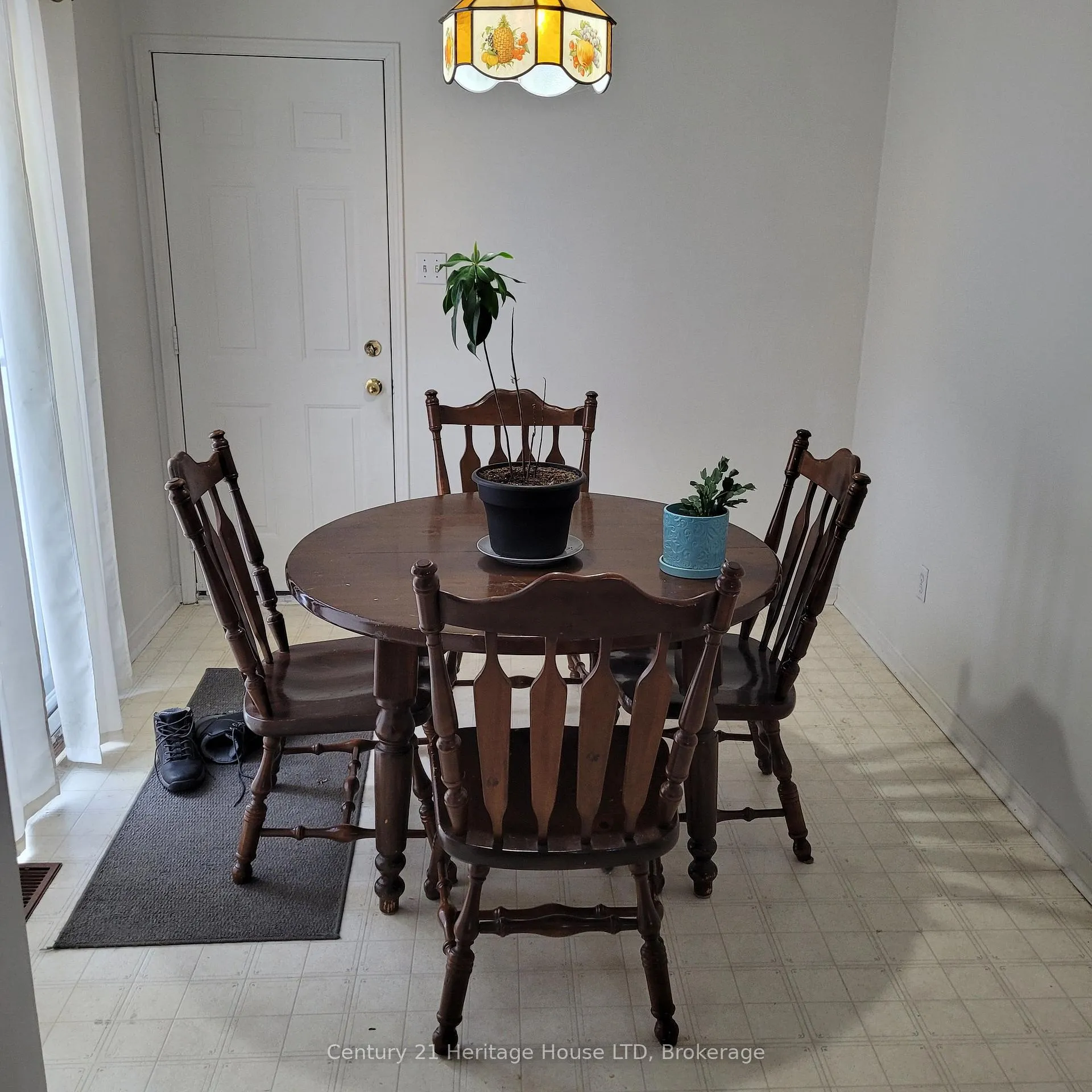 Photo 9 of 17 Meadowbrook Lane, Pelham, Fonthill — HOMEH