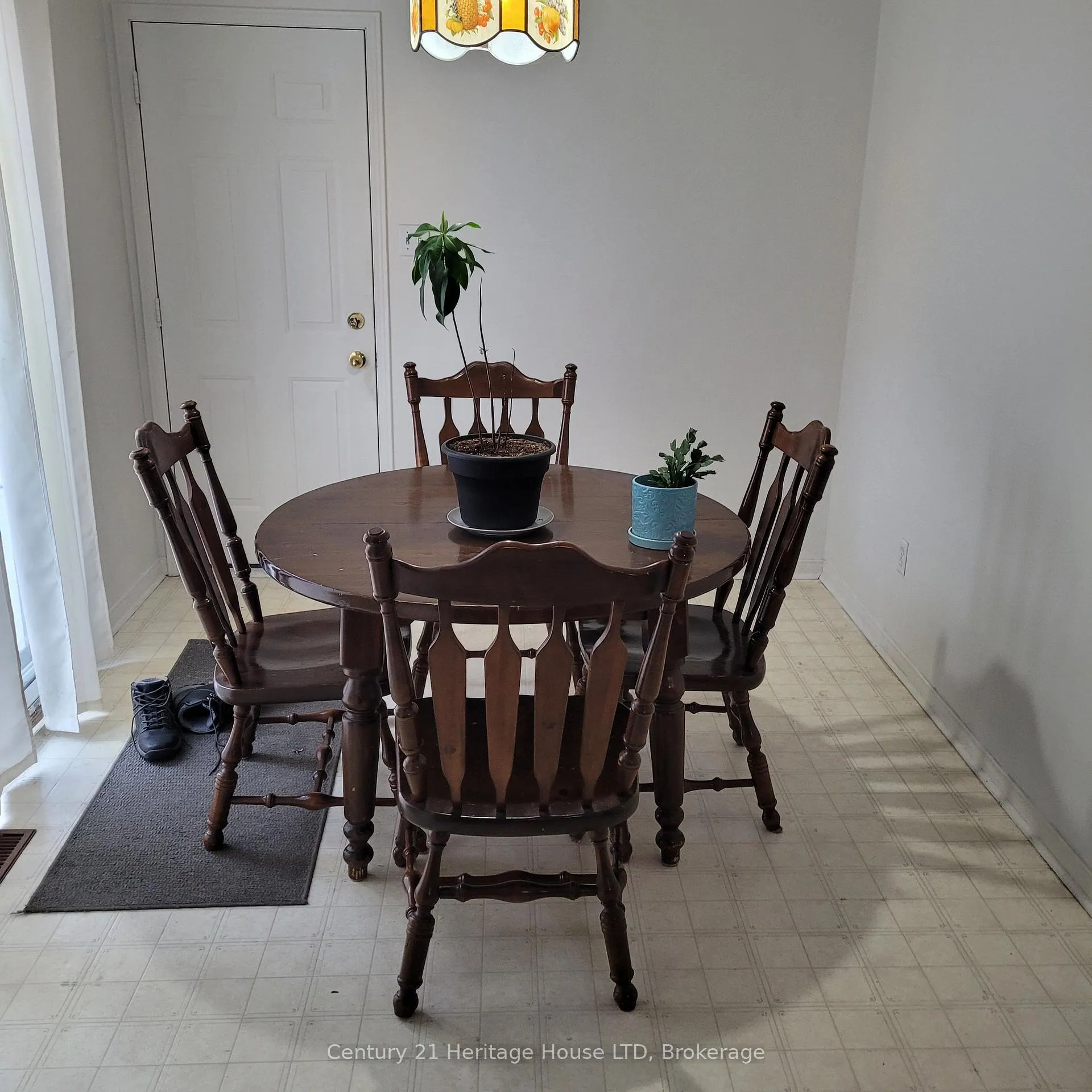 Photo 10 of 17 Meadowbrook Lane, Pelham, Fonthill — HOMEH