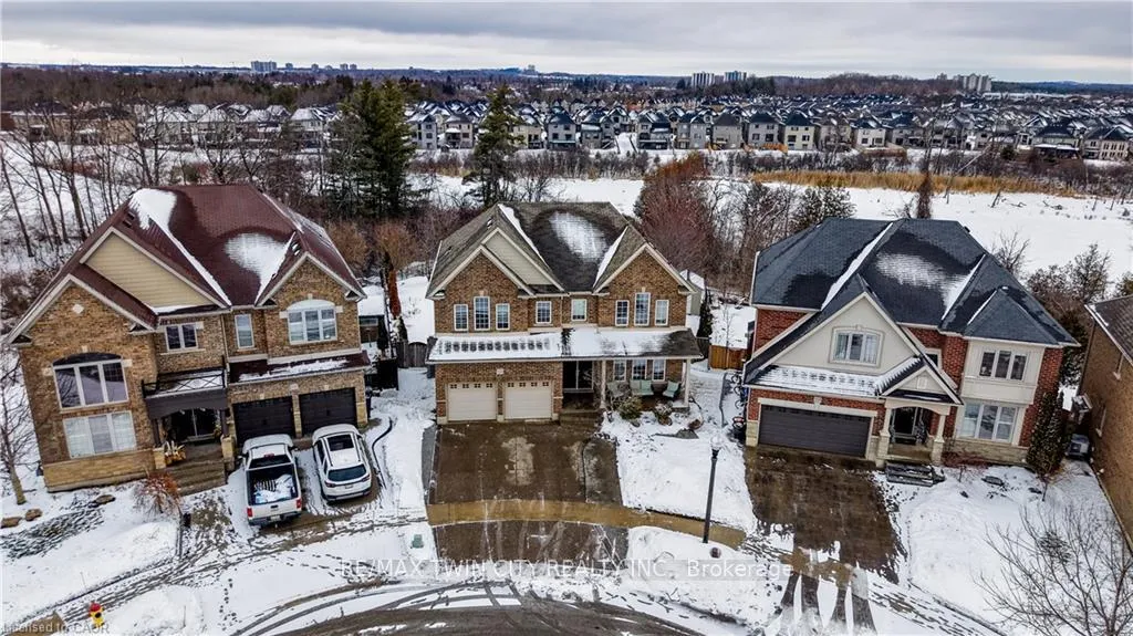 Photo 2 of 928 Evens Pond Court, Kitchener — HOMEH