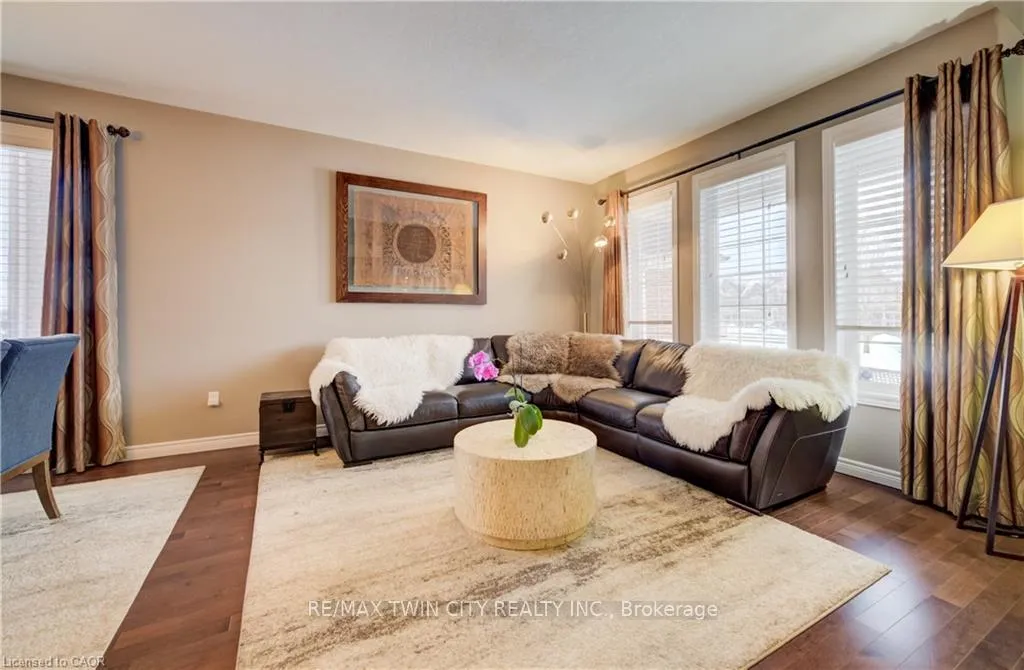 Photo 9 of 928 Evens Pond Court, Kitchener — HOMEH