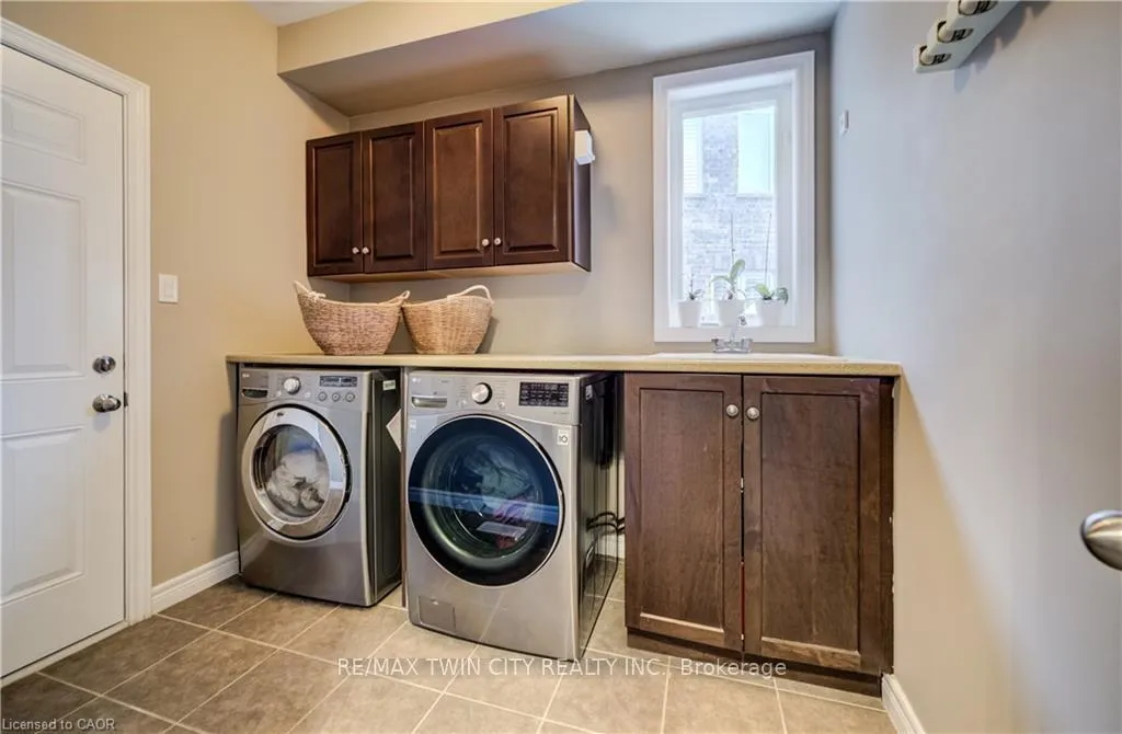Photo 24 of 928 Evens Pond Court, Kitchener — HOMEH