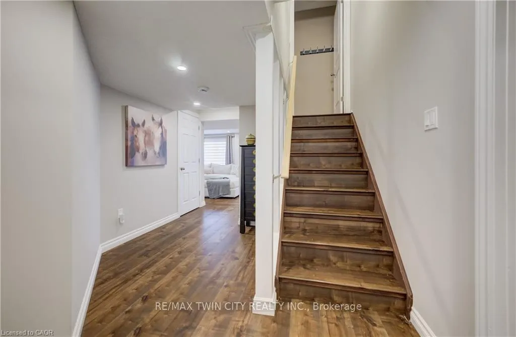 Photo 37 of 928 Evens Pond Court, Kitchener — HOMEH