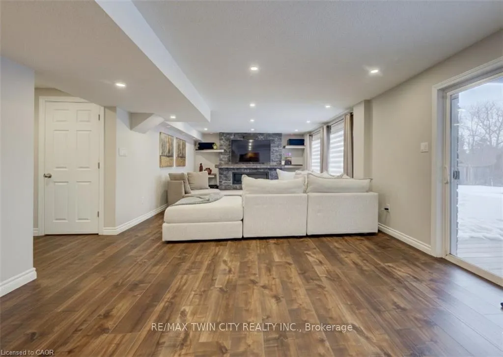 Photo 42 of 928 Evens Pond Court, Kitchener — HOMEH