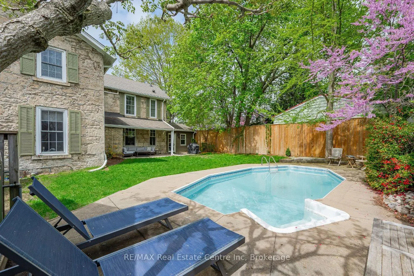 Photo 4 of 15 Liverpool Street, Guelph, Downtown — HOMEH