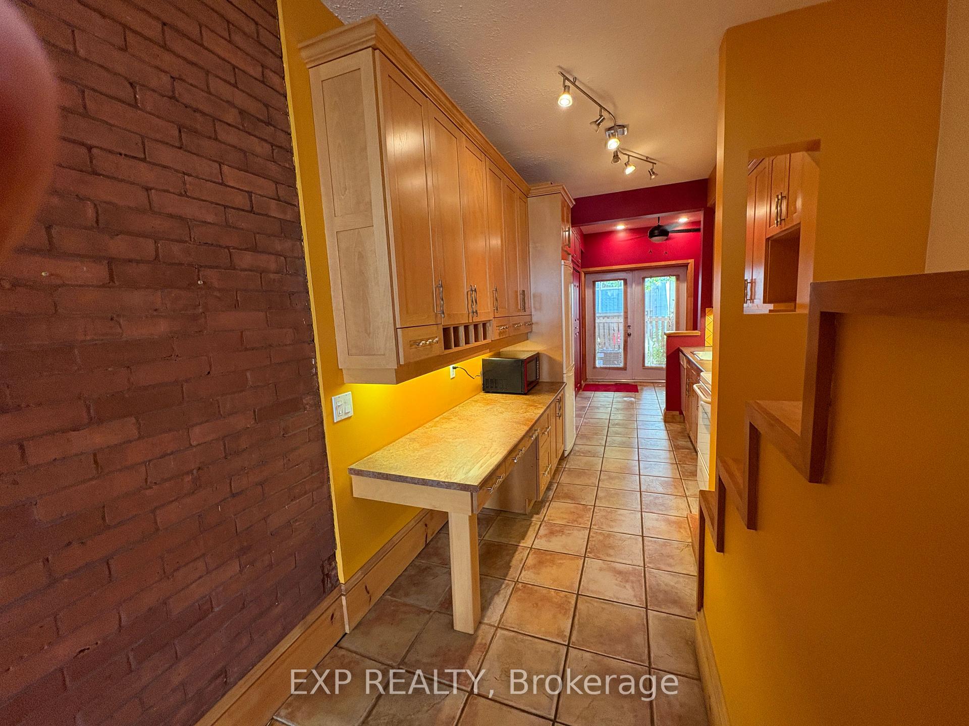 Photo 10 of 234 St Patrick Street W, Ottawa, Lower Town/Byward Market — HOMEH
