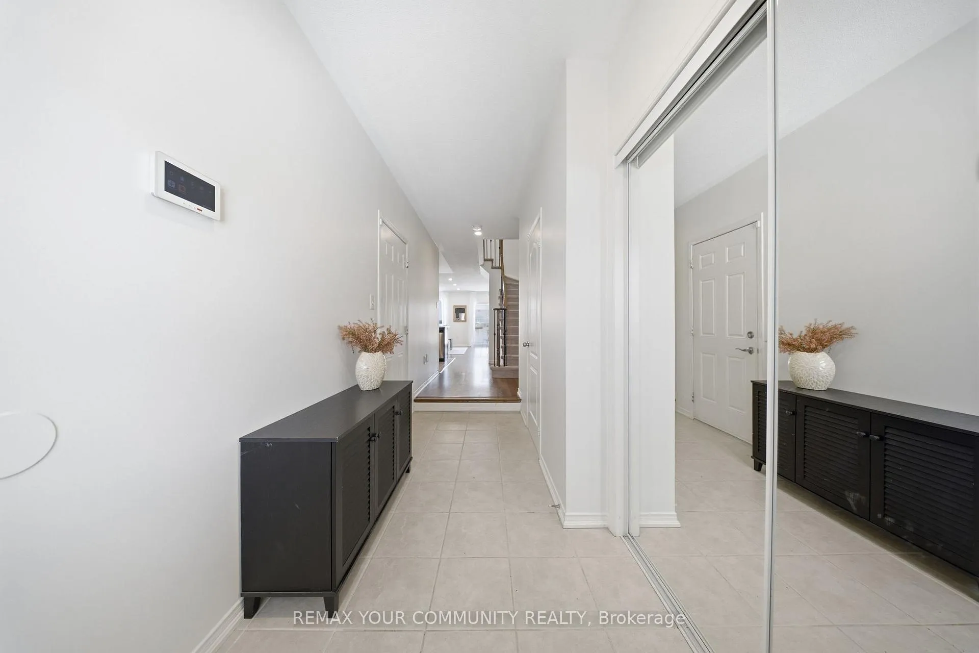 Photo 3 of 71 Aldonschool Court, Ajax, South East — HOMEH