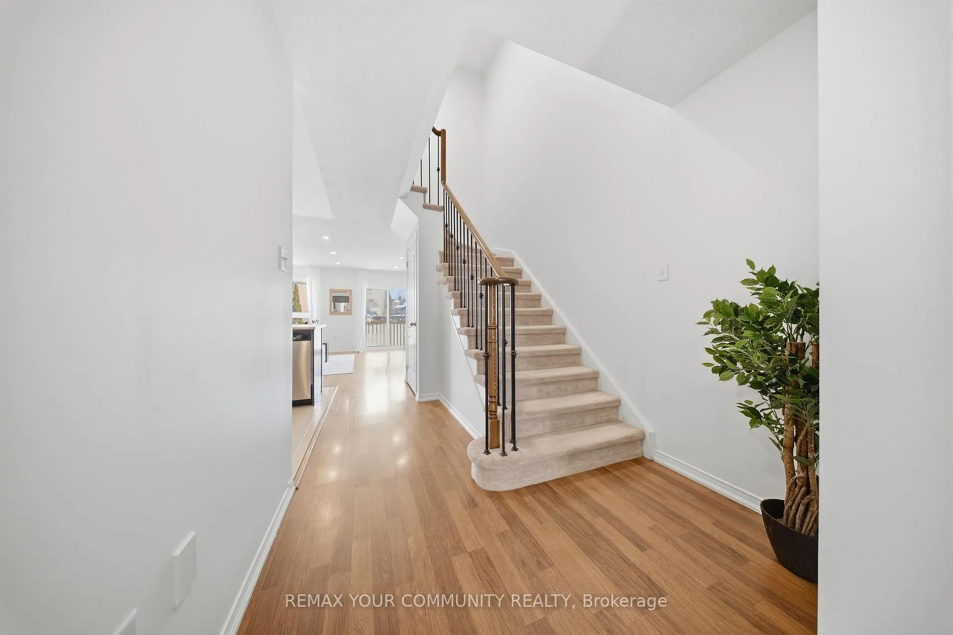 Photo 4 of 71 Aldonschool Court, Ajax, South East — HOMEH
