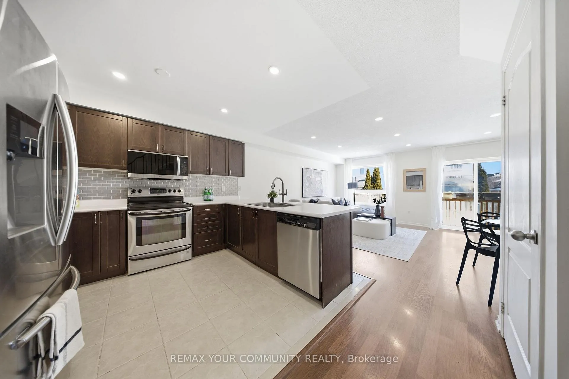 Photo 5 of 71 Aldonschool Court, Ajax, South East — HOMEH