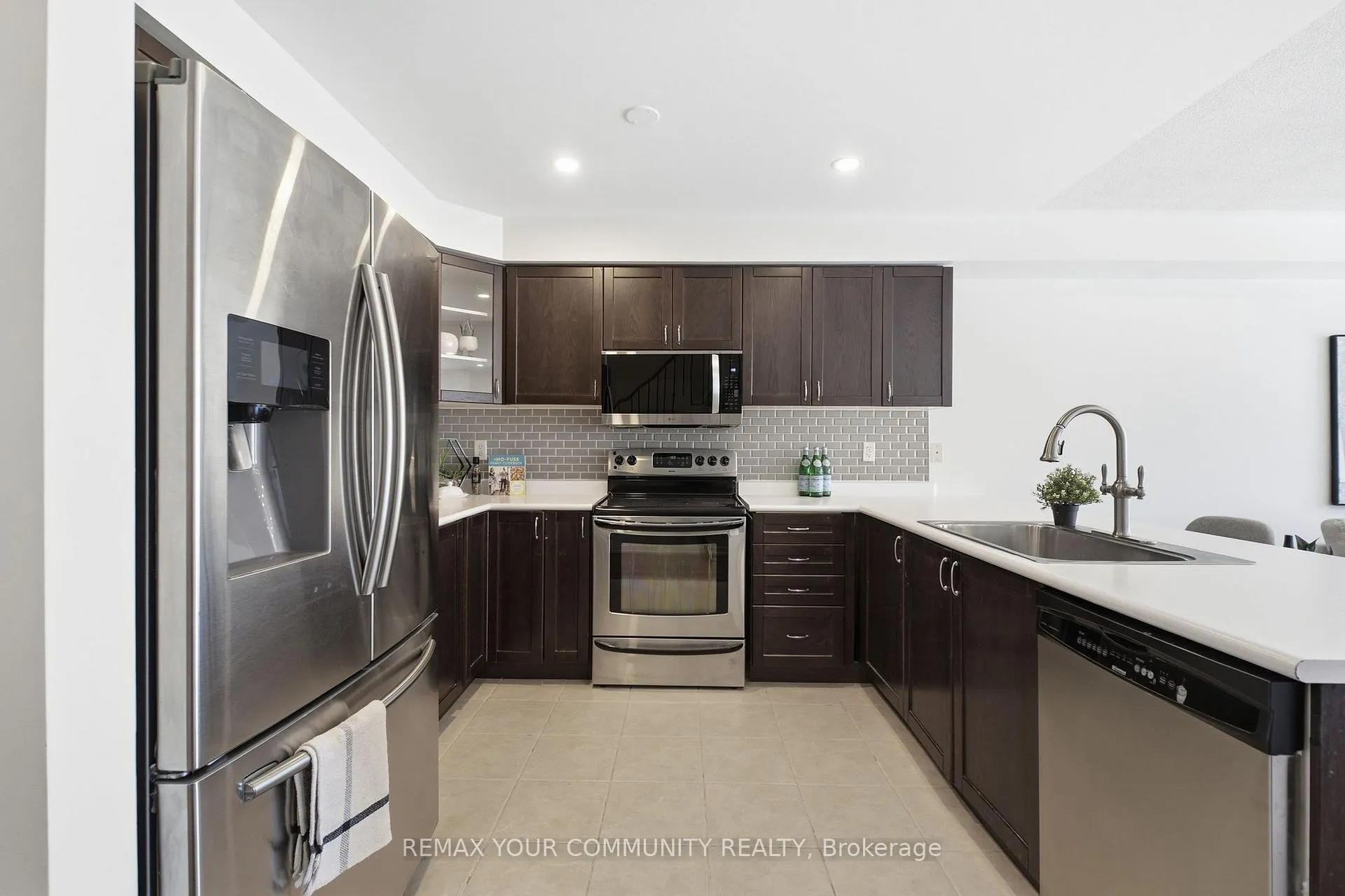 Photo 6 of 71 Aldonschool Court, Ajax, South East — HOMEH