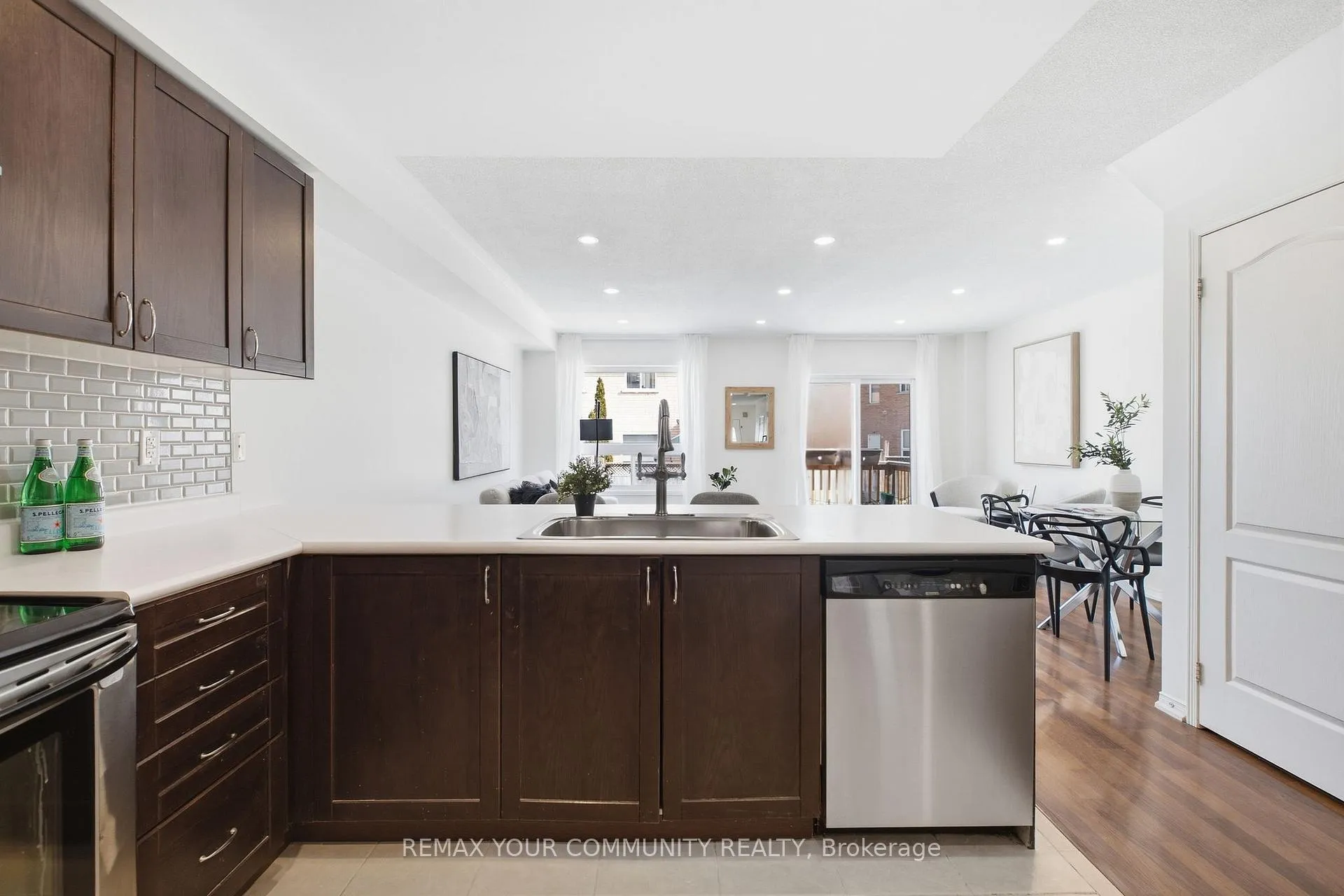 Photo 8 of 71 Aldonschool Court, Ajax, South East — HOMEH