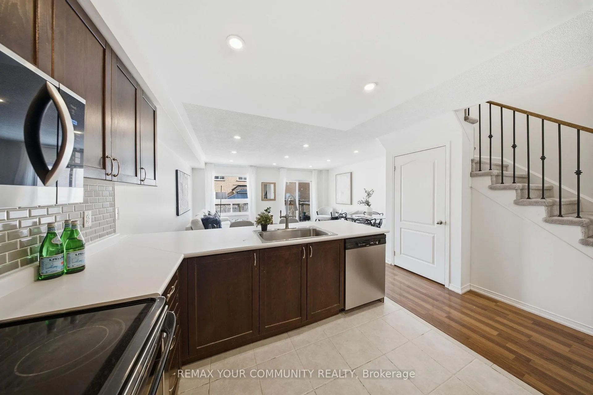 Photo 9 of 71 Aldonschool Court, Ajax, South East — HOMEH