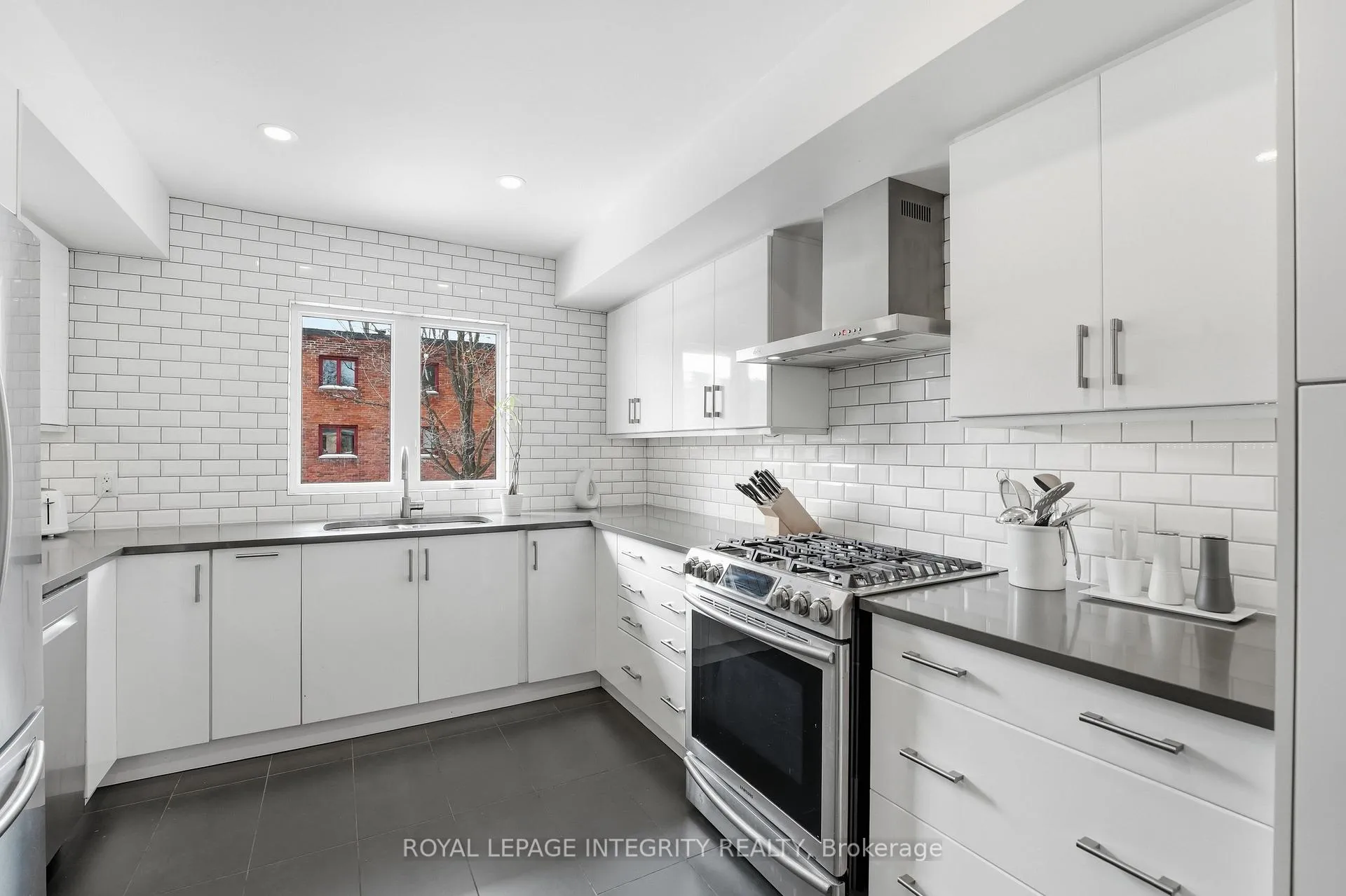 Photo 4 of 27 Marco Lane, Ottawa, Old Ottawa South — HOMEH