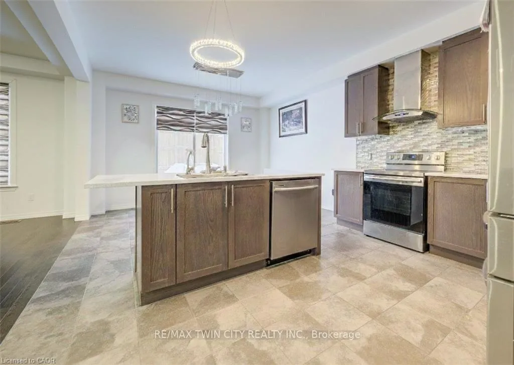 Photo 10 of 82 Castlebay Street, Kitchener — HOMEH