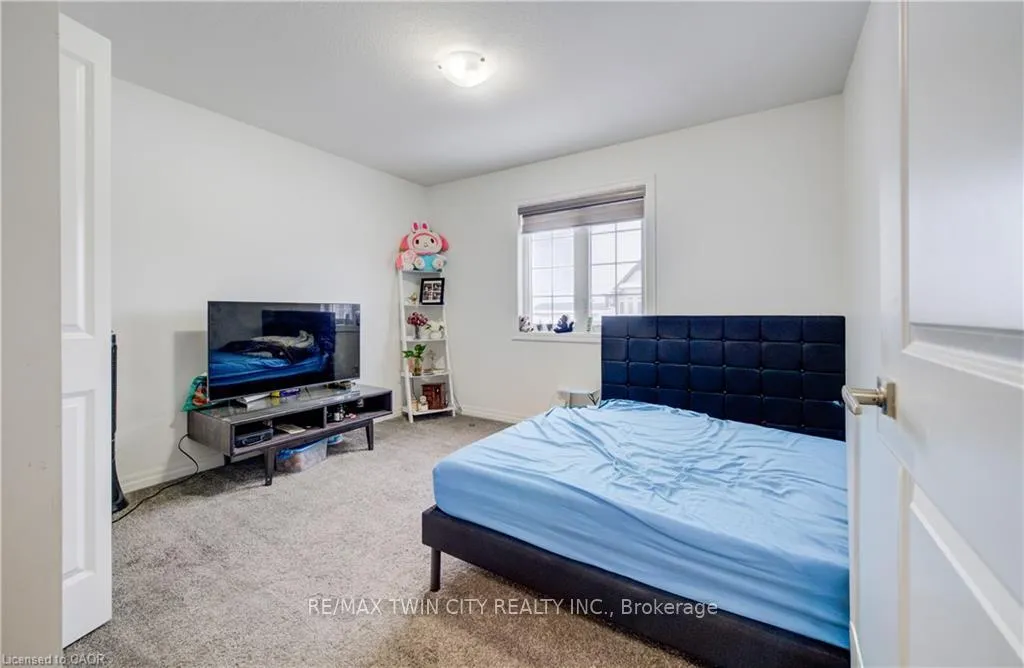 Photo 17 of 82 Castlebay Street, Kitchener — HOMEH