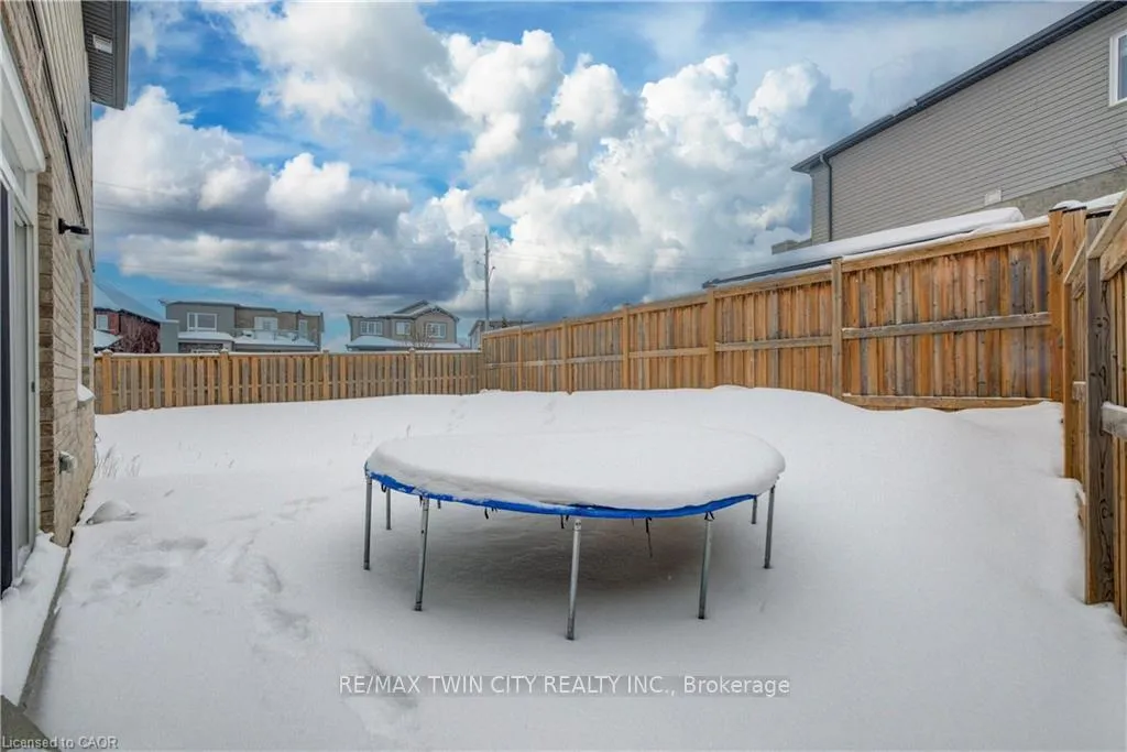 Photo 23 of 82 Castlebay Street, Kitchener — HOMEH