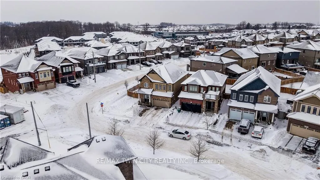 Photo 25 of 82 Castlebay Street, Kitchener — HOMEH