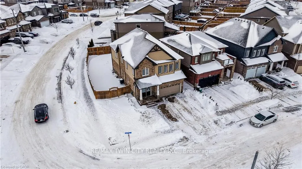 Photo 26 of 82 Castlebay Street, Kitchener — HOMEH