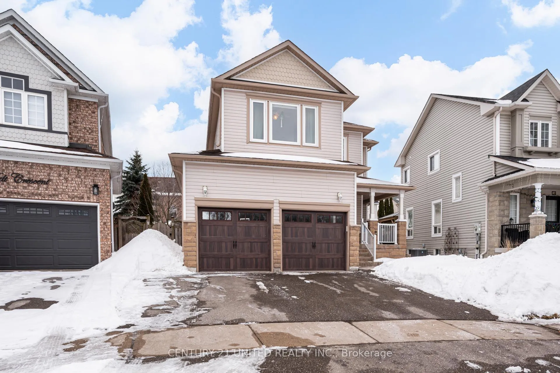 Photo 2 of 35 Ault Crescent, Whitby, Brooklin — HOMEH