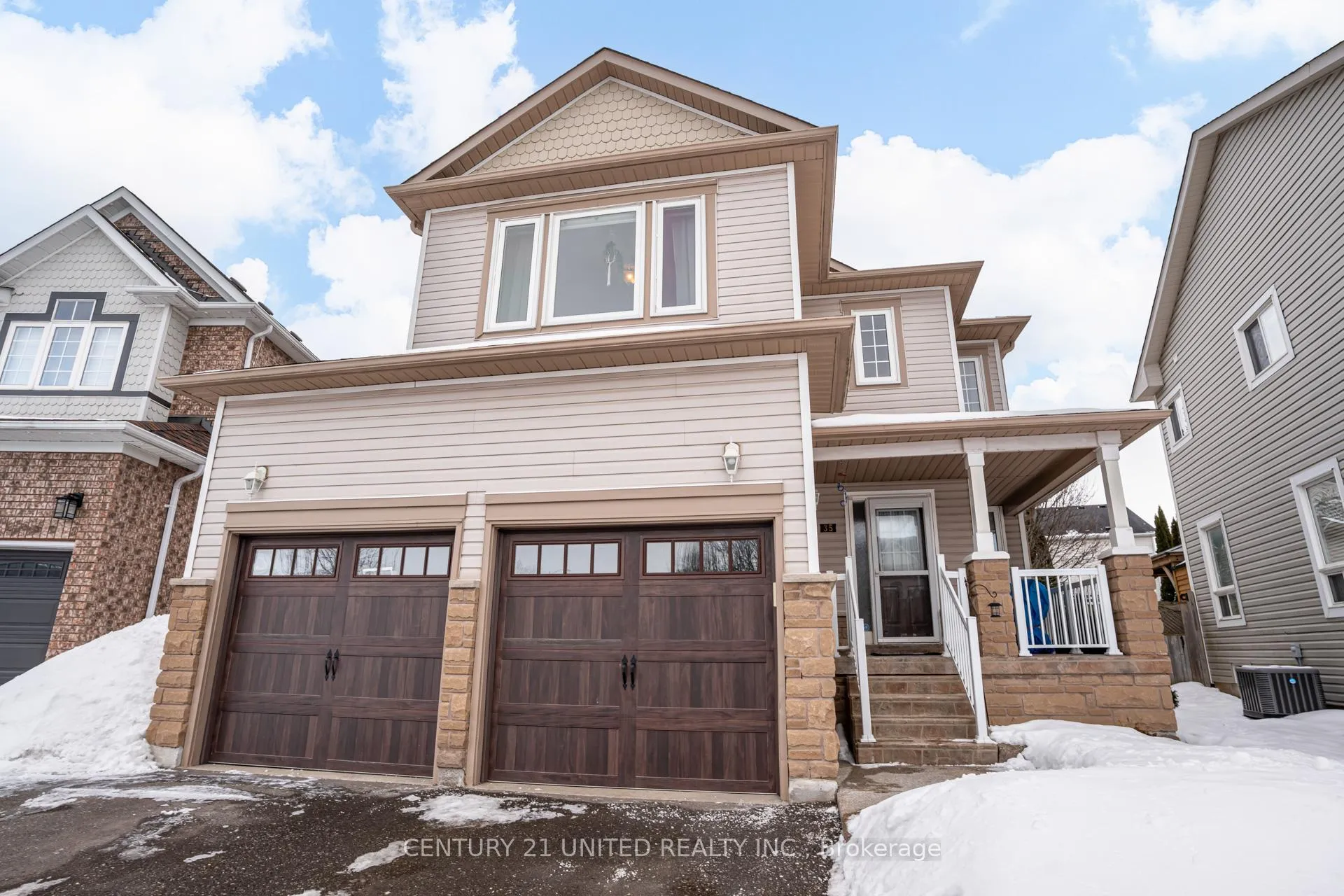 Photo 3 of 35 Ault Crescent, Whitby, Brooklin — HOMEH