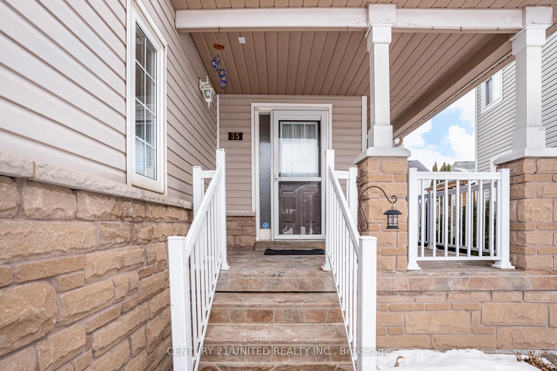Photo 4 of 35 Ault Crescent, Whitby, Brooklin — HOMEH
