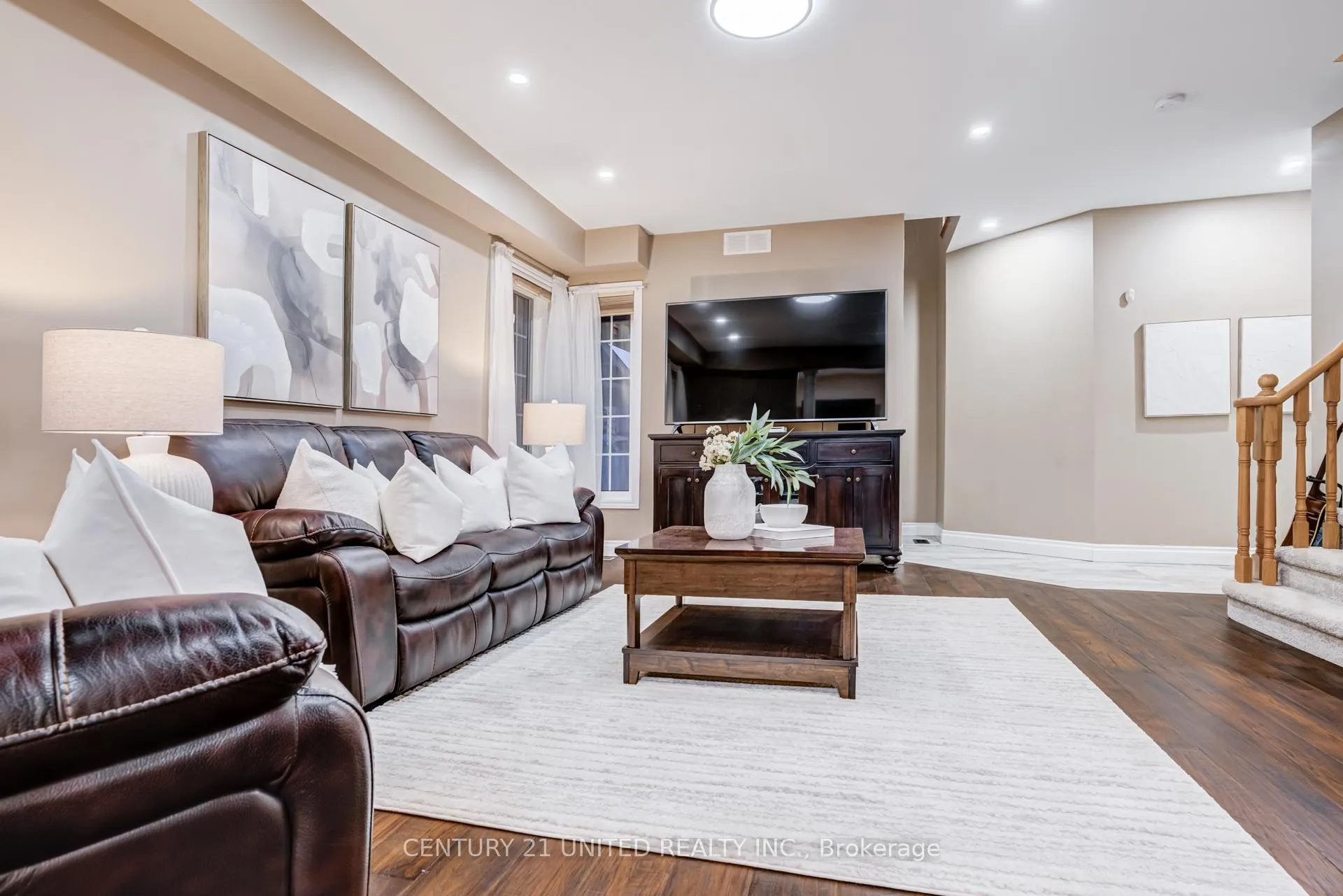 Photo 10 of 35 Ault Crescent, Whitby, Brooklin — HOMEH