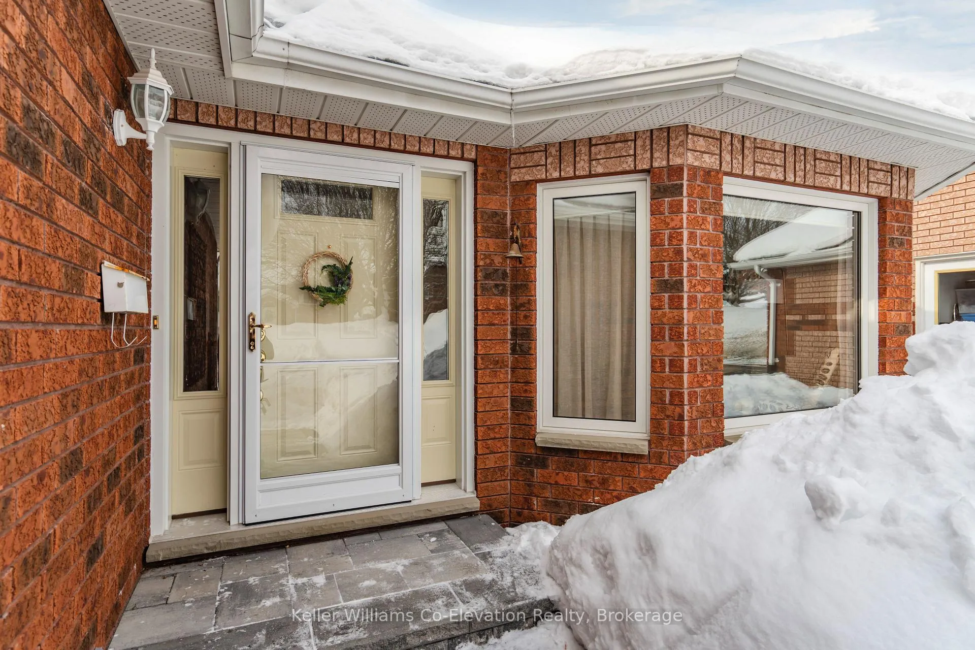 Photo 2 of 580 Wayne Crescent, Midland — HOMEH