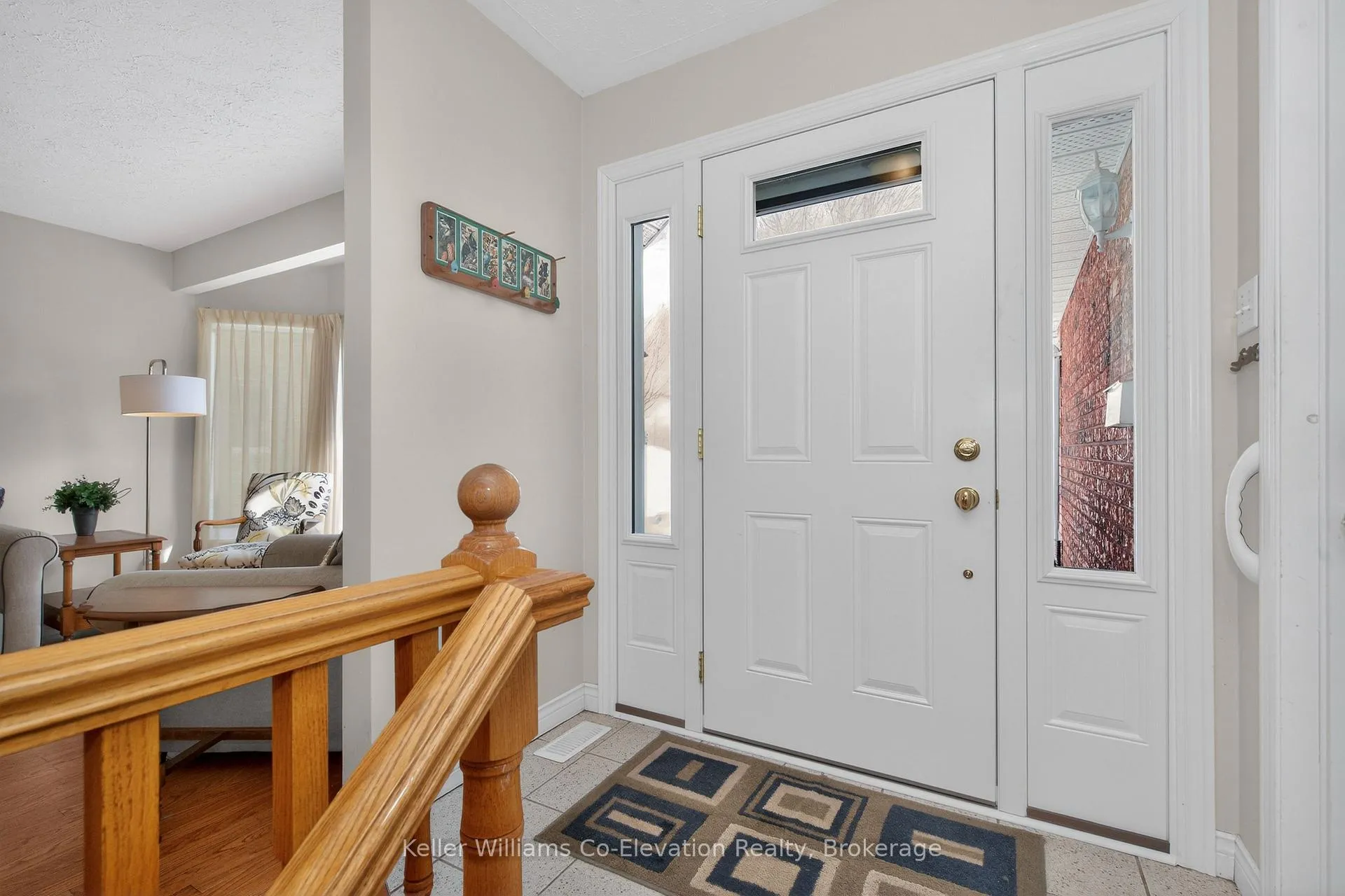 Photo 4 of 580 Wayne Crescent, Midland — HOMEH