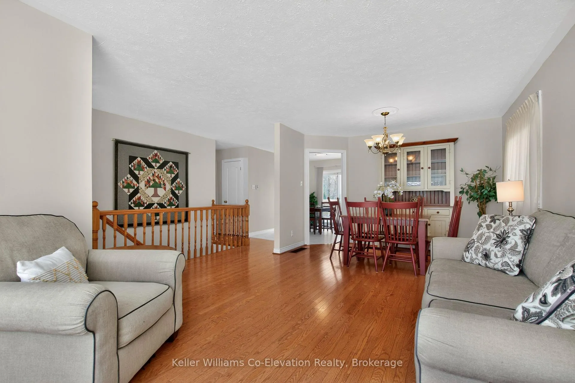 Photo 6 of 580 Wayne Crescent, Midland — HOMEH