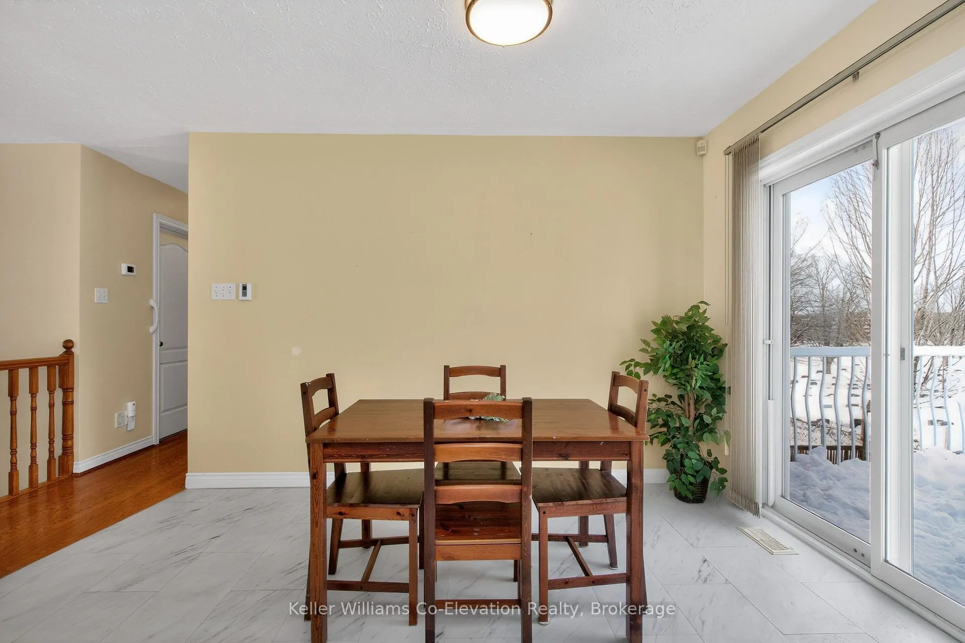 Photo 11 of 580 Wayne Crescent, Midland — HOMEH