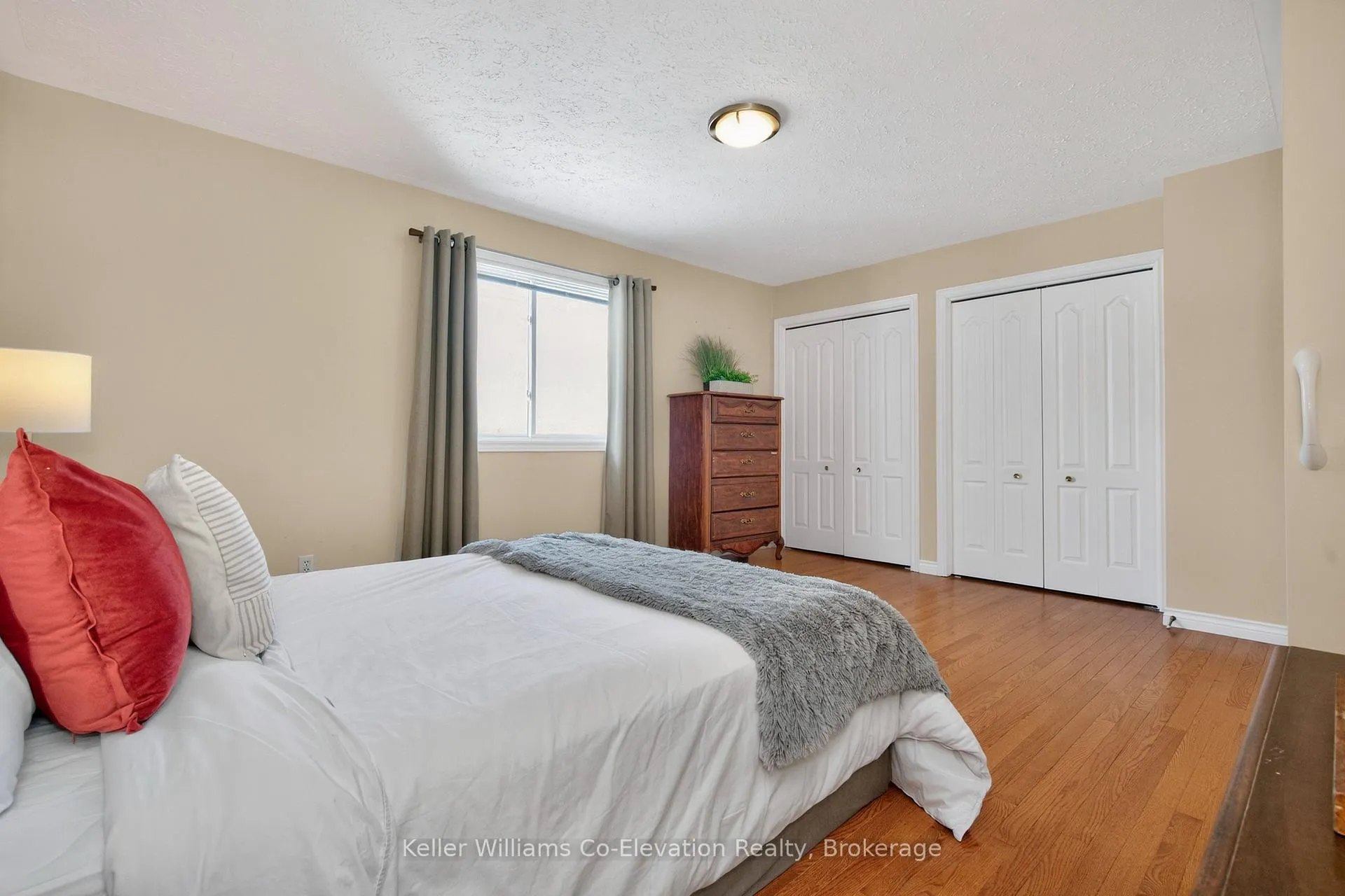 Photo 14 of 580 Wayne Crescent, Midland — HOMEH