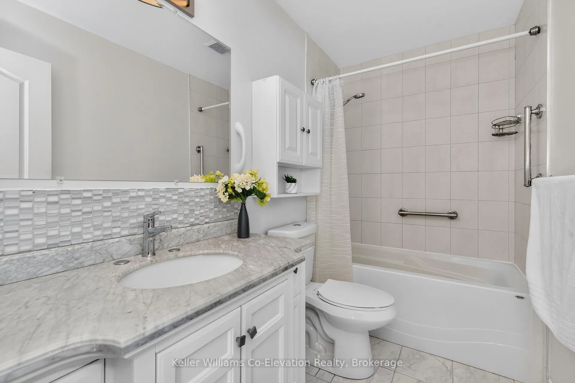 Photo 15 of 580 Wayne Crescent, Midland — HOMEH