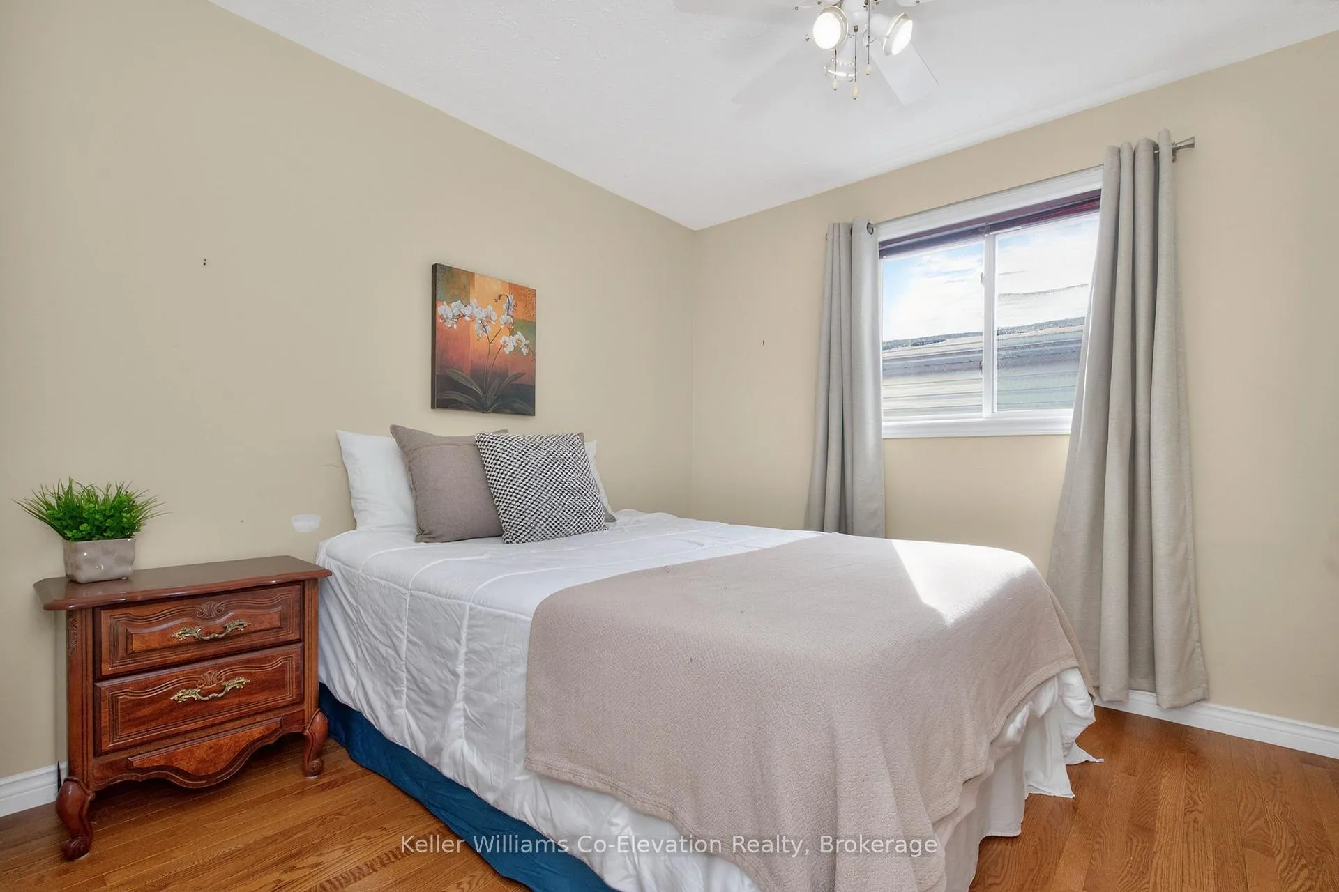 Photo 16 of 580 Wayne Crescent, Midland — HOMEH