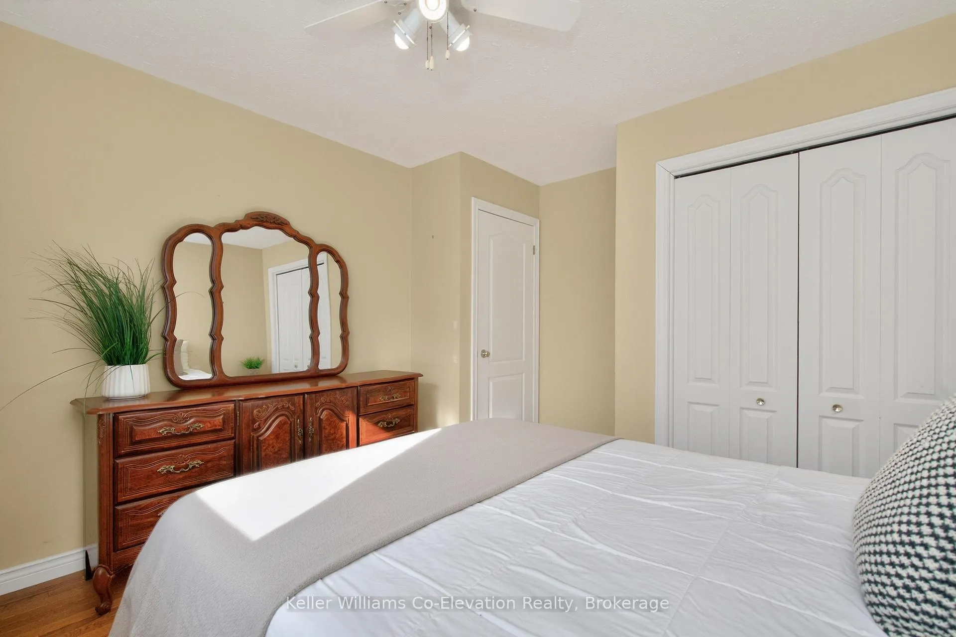Photo 17 of 580 Wayne Crescent, Midland — HOMEH