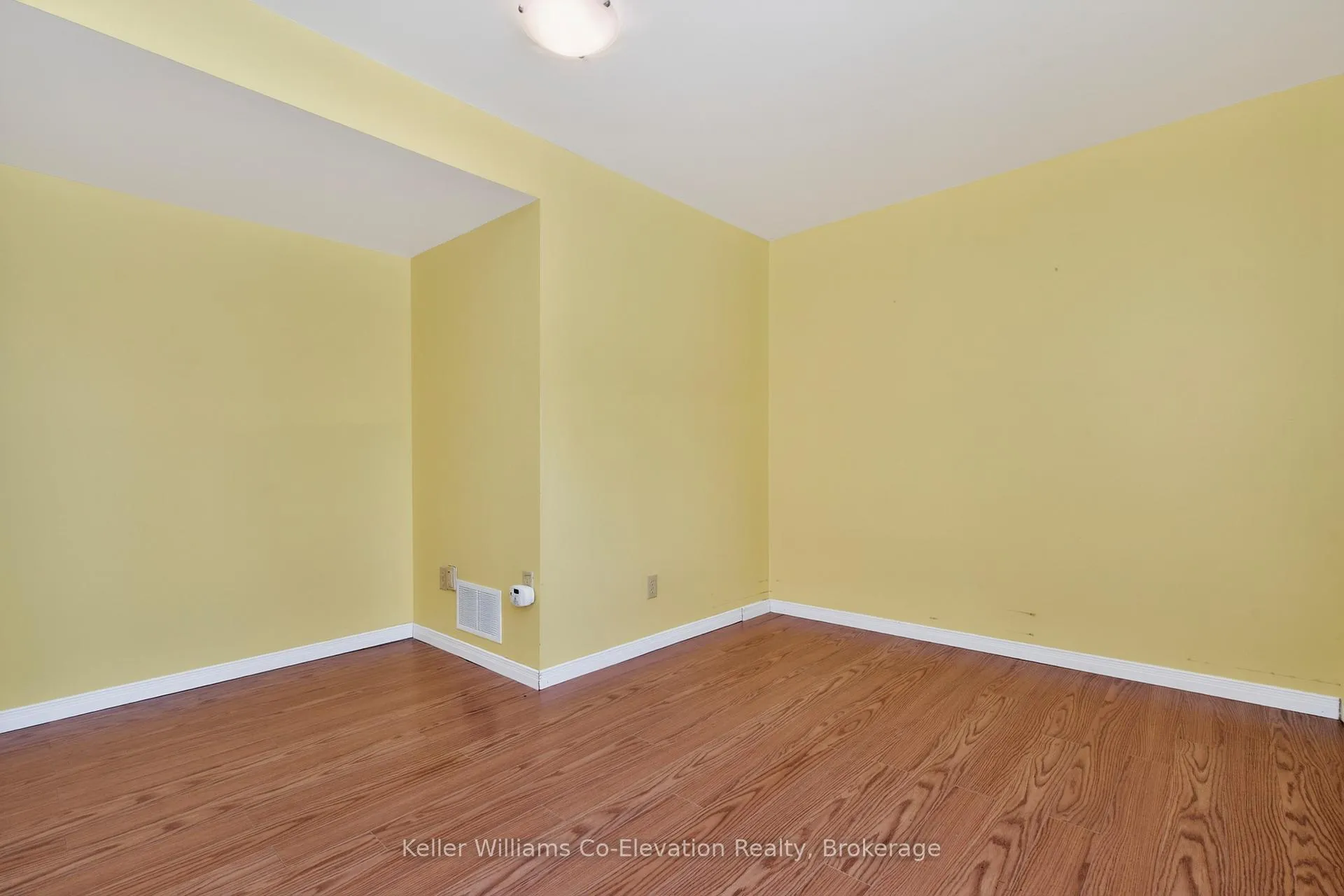 Photo 21 of 580 Wayne Crescent, Midland — HOMEH