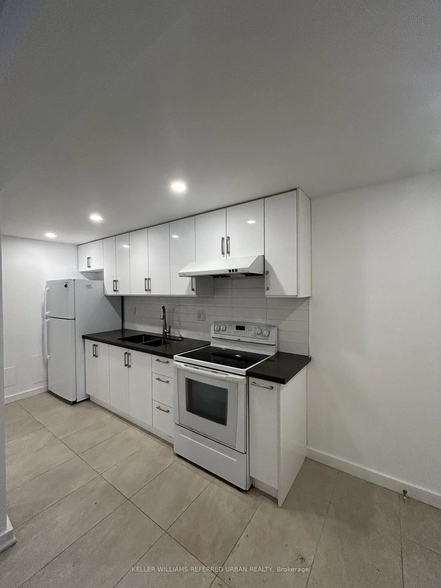 Photo 4 of Unit Basement, 198 Coxwell Avenue, Toronto, Greenwood-Coxwell — HOMEH
