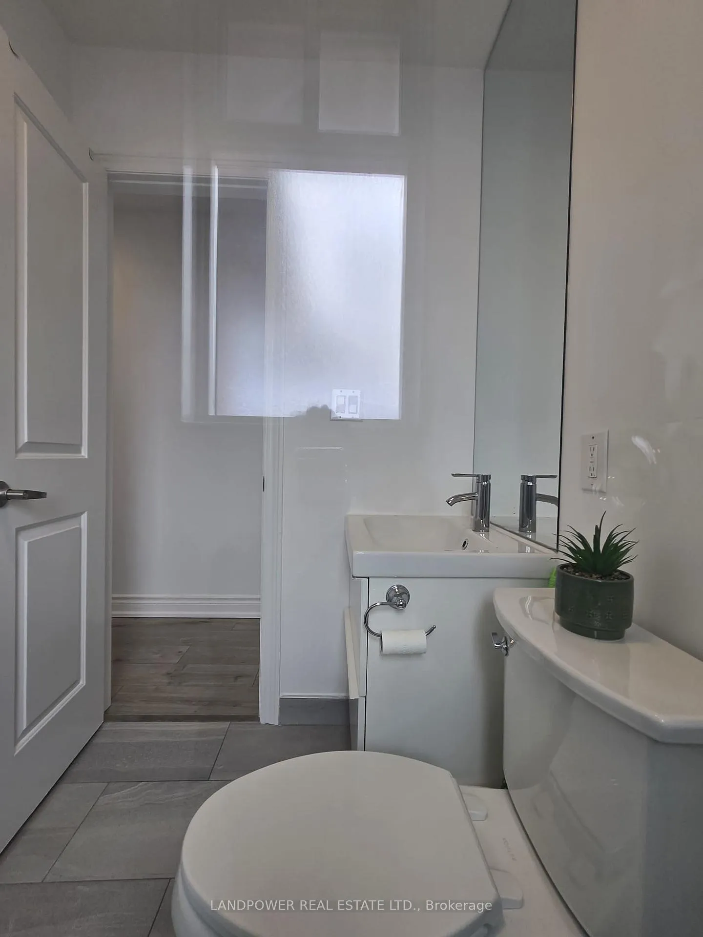 Photo 8 of Unit 3, 223 Hiawatha Road, Toronto, Greenwood-Coxwell — HOMEH