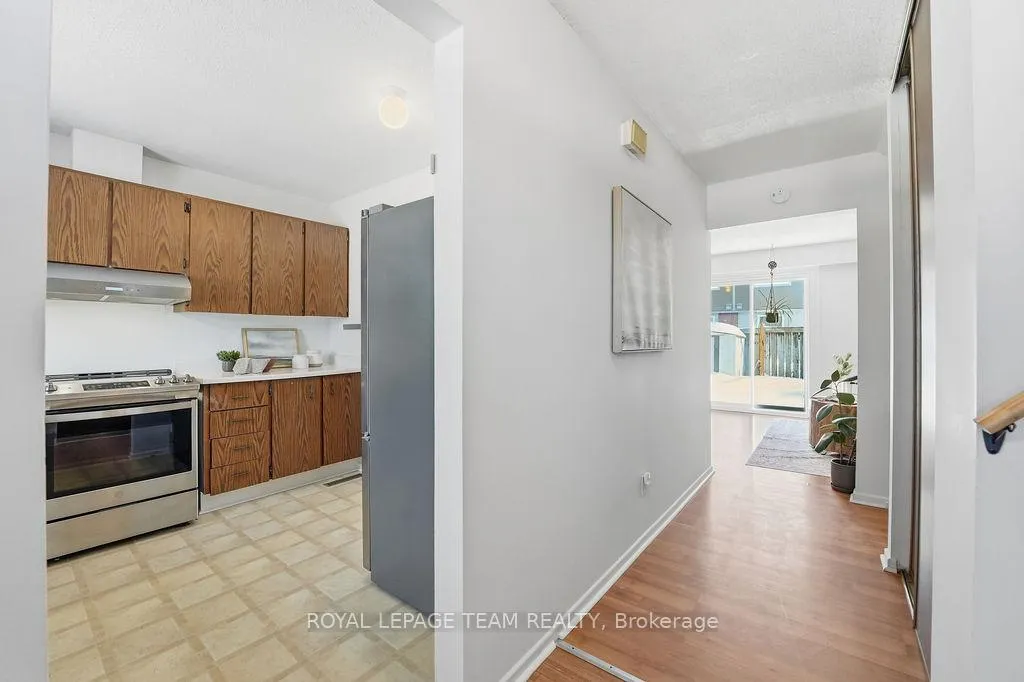 Photo 4 of Unit B, 461 Moodie Drive, Ottawa, Arbeatha Park — HOMEH