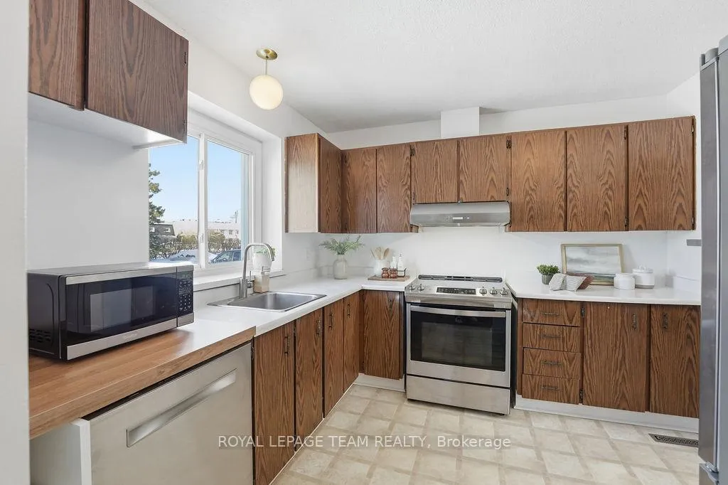 Photo 6 of Unit B, 461 Moodie Drive, Ottawa, Arbeatha Park — HOMEH