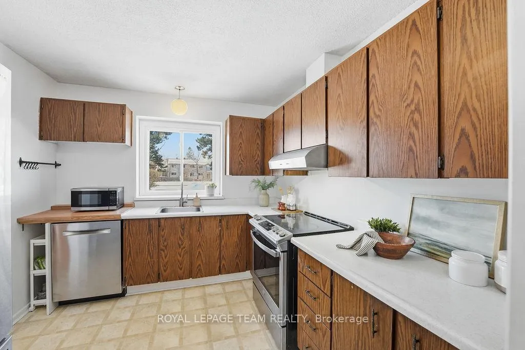 Photo 7 of Unit B, 461 Moodie Drive, Ottawa, Arbeatha Park — HOMEH