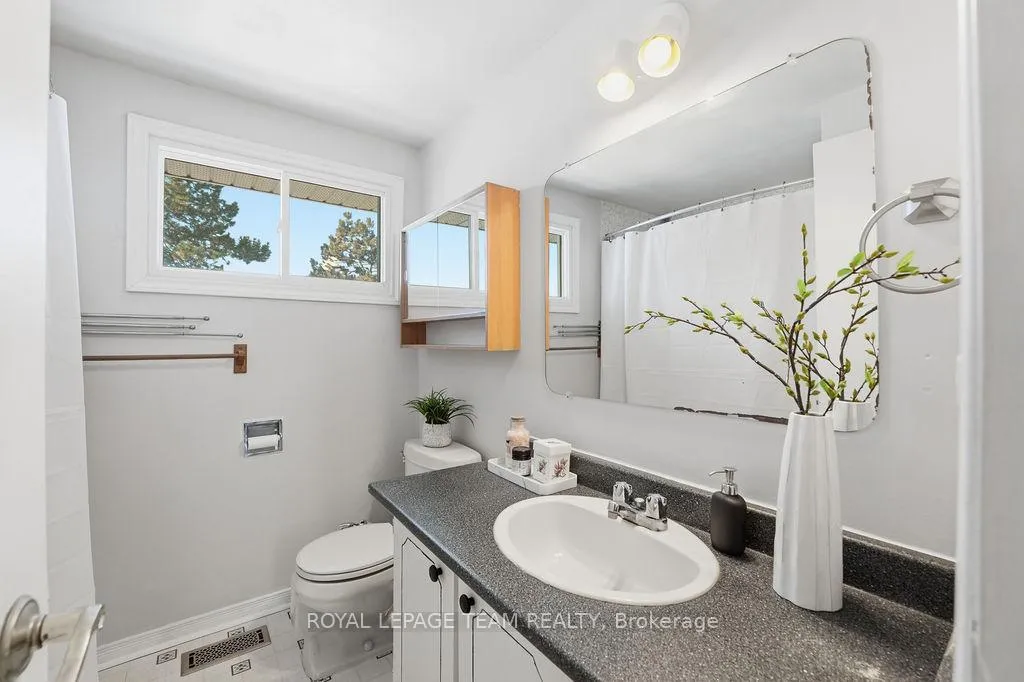 Photo 26 of Unit B, 461 Moodie Drive, Ottawa, Arbeatha Park — HOMEH