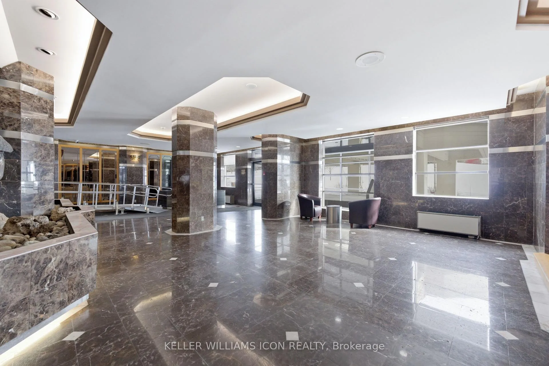 Photo 6 of Unit 1011, 2760 Carousel Crescent, Ottawa, Emerald Woods/Sawmill Creek — HOMEH
