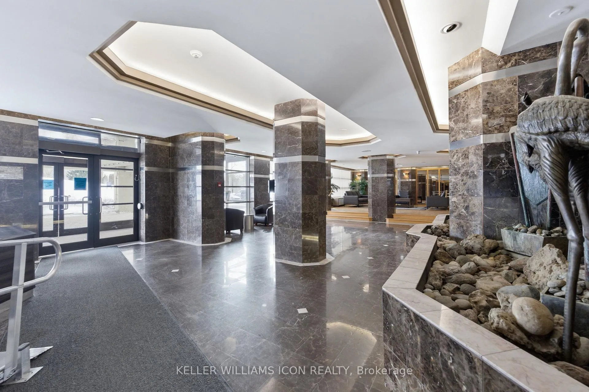 Photo 13 of Unit 1011, 2760 Carousel Crescent, Ottawa, Emerald Woods/Sawmill Creek — HOMEH