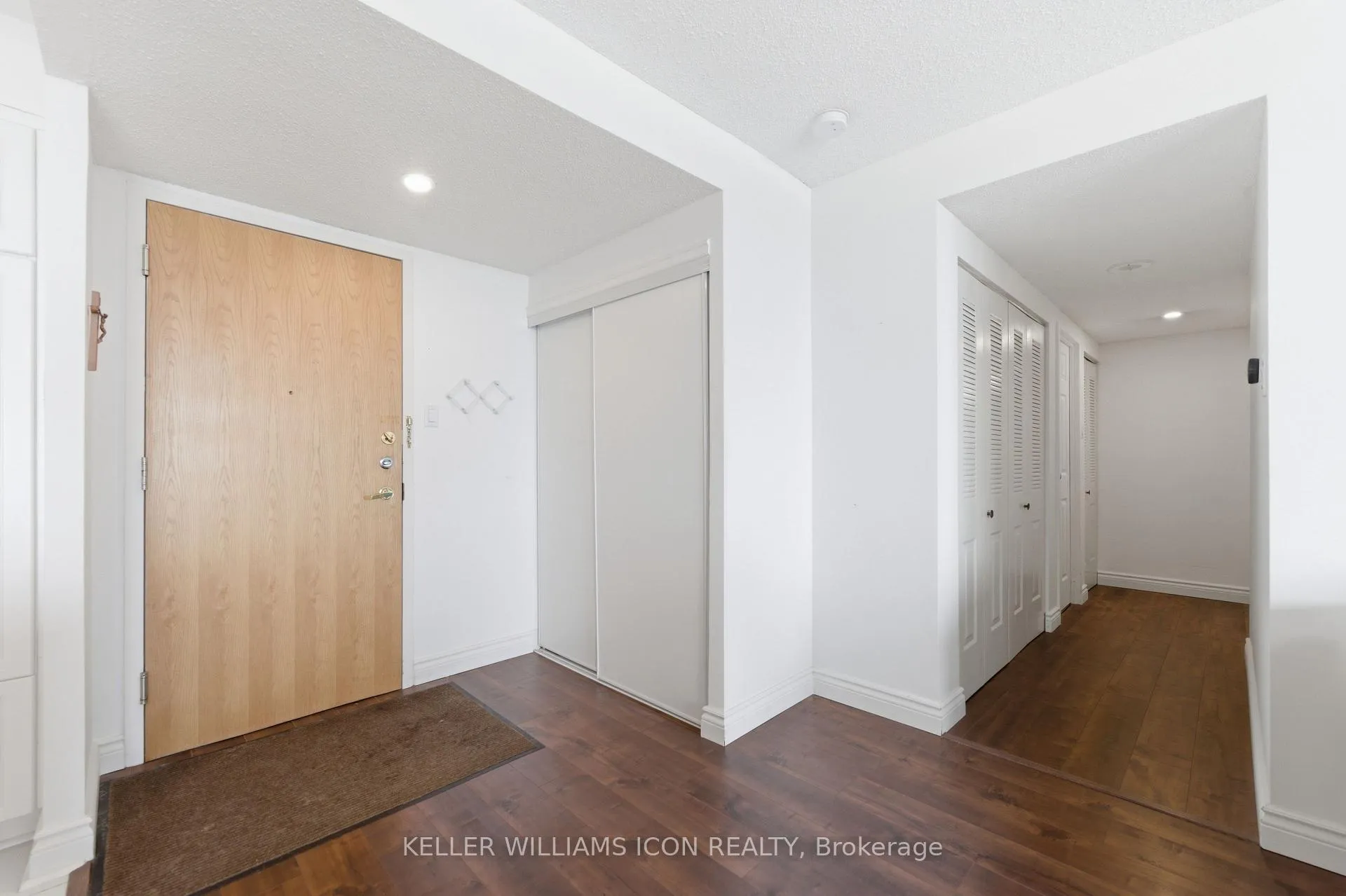 Photo 16 of Unit 1011, 2760 Carousel Crescent, Ottawa, Emerald Woods/Sawmill Creek — HOMEH