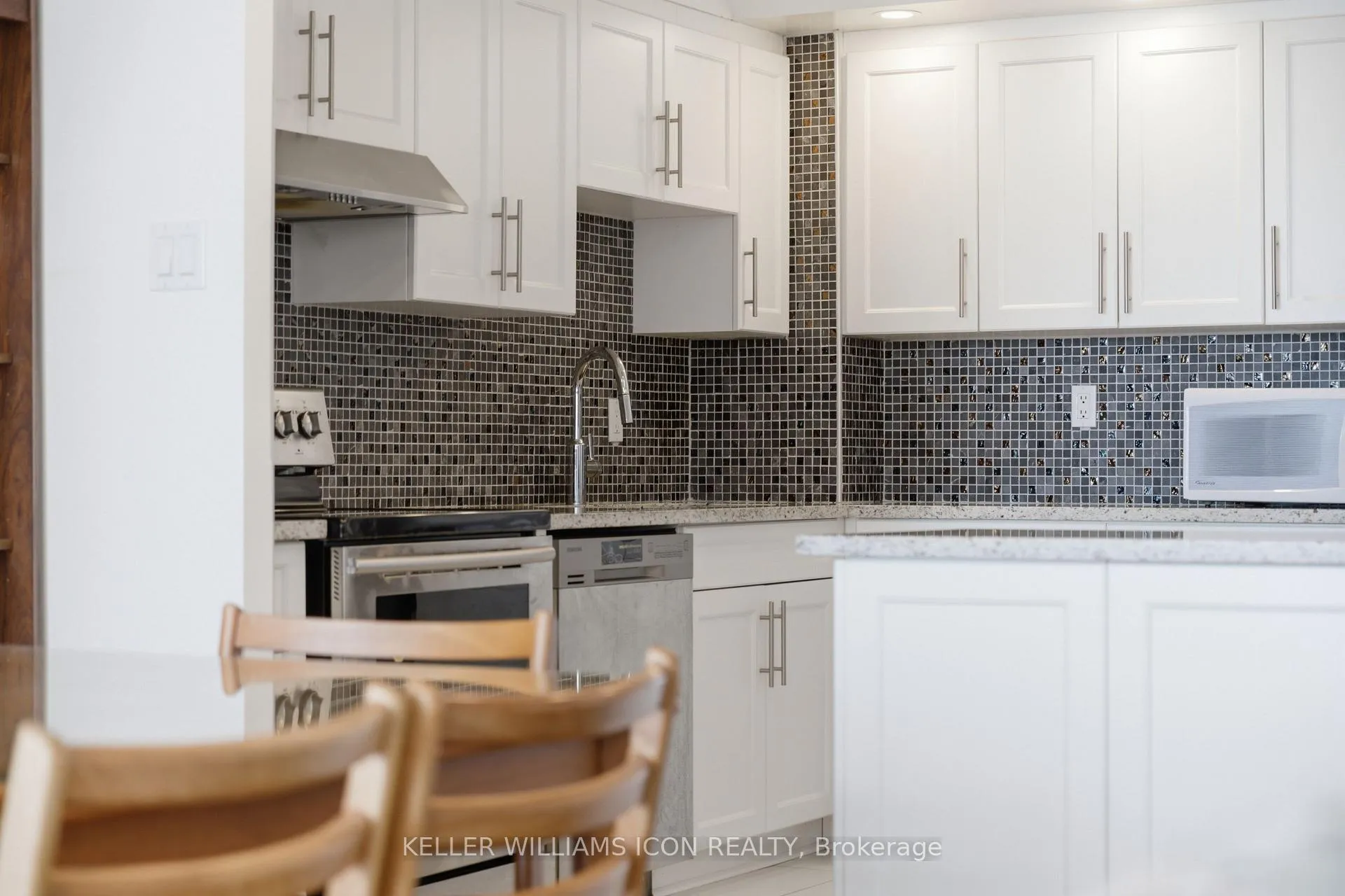 Photo 19 of Unit 1011, 2760 Carousel Crescent, Ottawa, Emerald Woods/Sawmill Creek — HOMEH