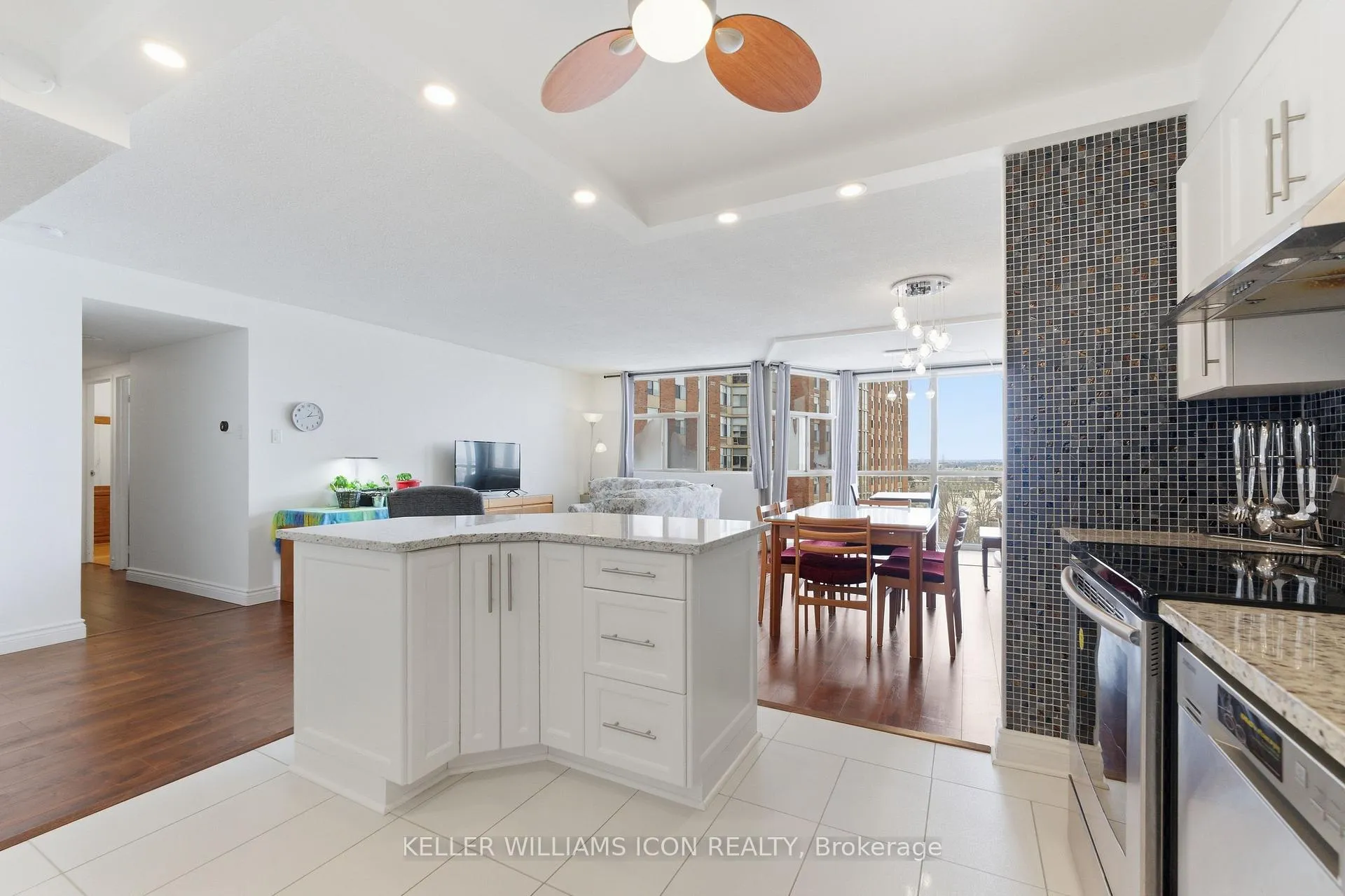 Photo 21 of Unit 1011, 2760 Carousel Crescent, Ottawa, Emerald Woods/Sawmill Creek — HOMEH