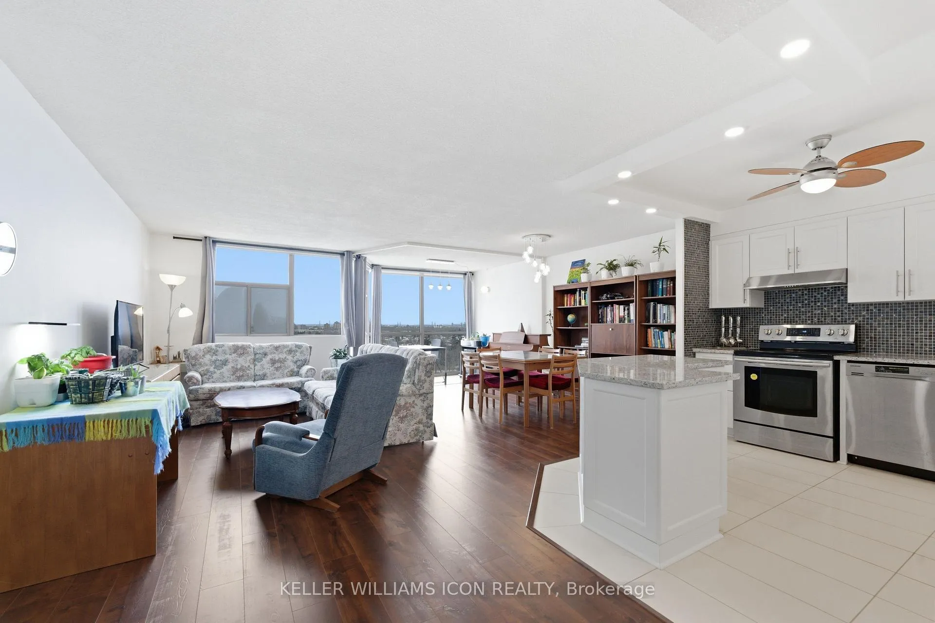 Photo 22 of Unit 1011, 2760 Carousel Crescent, Ottawa, Emerald Woods/Sawmill Creek — HOMEH