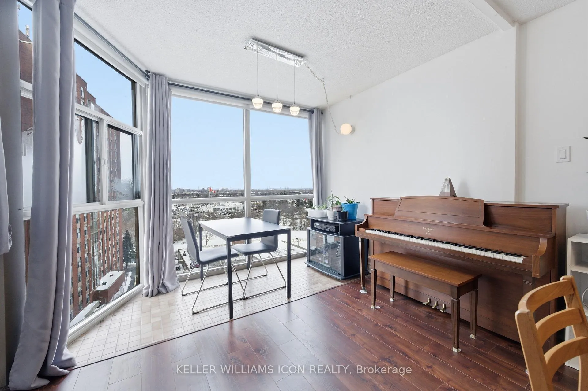 Photo 32 of Unit 1011, 2760 Carousel Crescent, Ottawa, Emerald Woods/Sawmill Creek — HOMEH